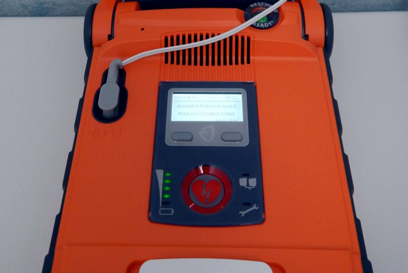 studio-dentistico-ballestrasse-besana-brianza-erogatore-defibrillatore-1