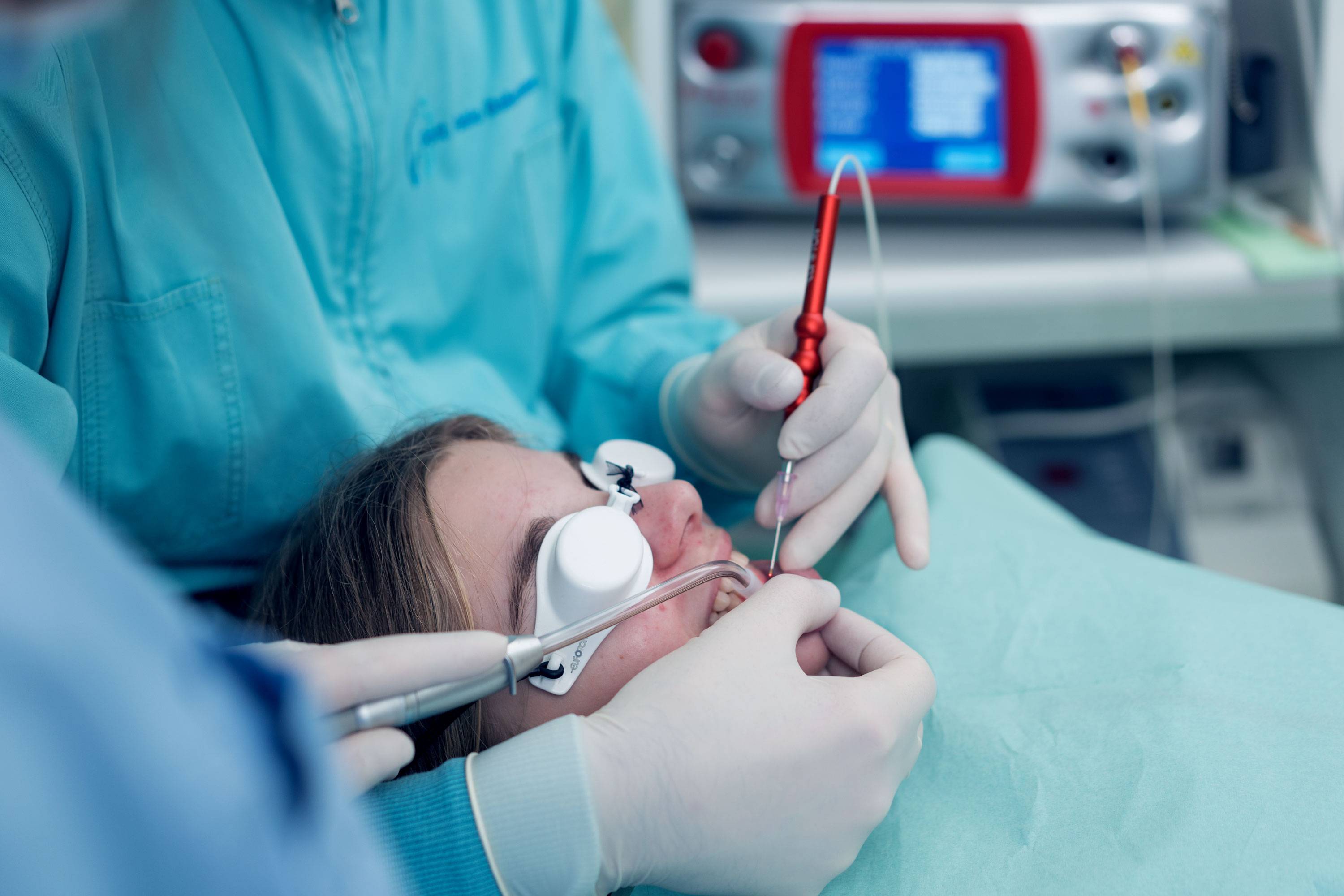 studio-dentistico-ballestrasse-besana-brianza-laser-a-diodi-1