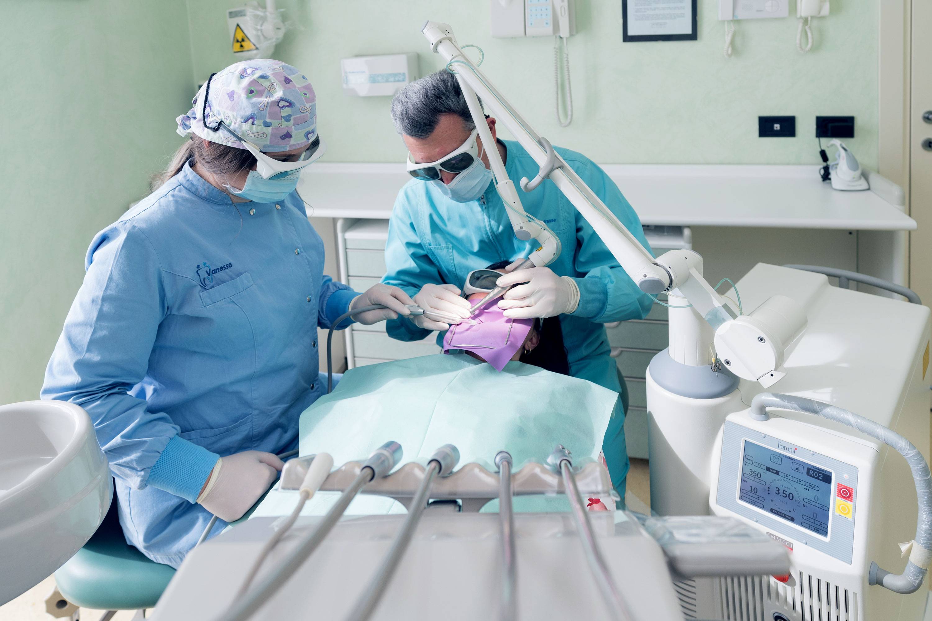 studio-dentistico-ballestrasse-besana-brianza-laser-erbium-yag