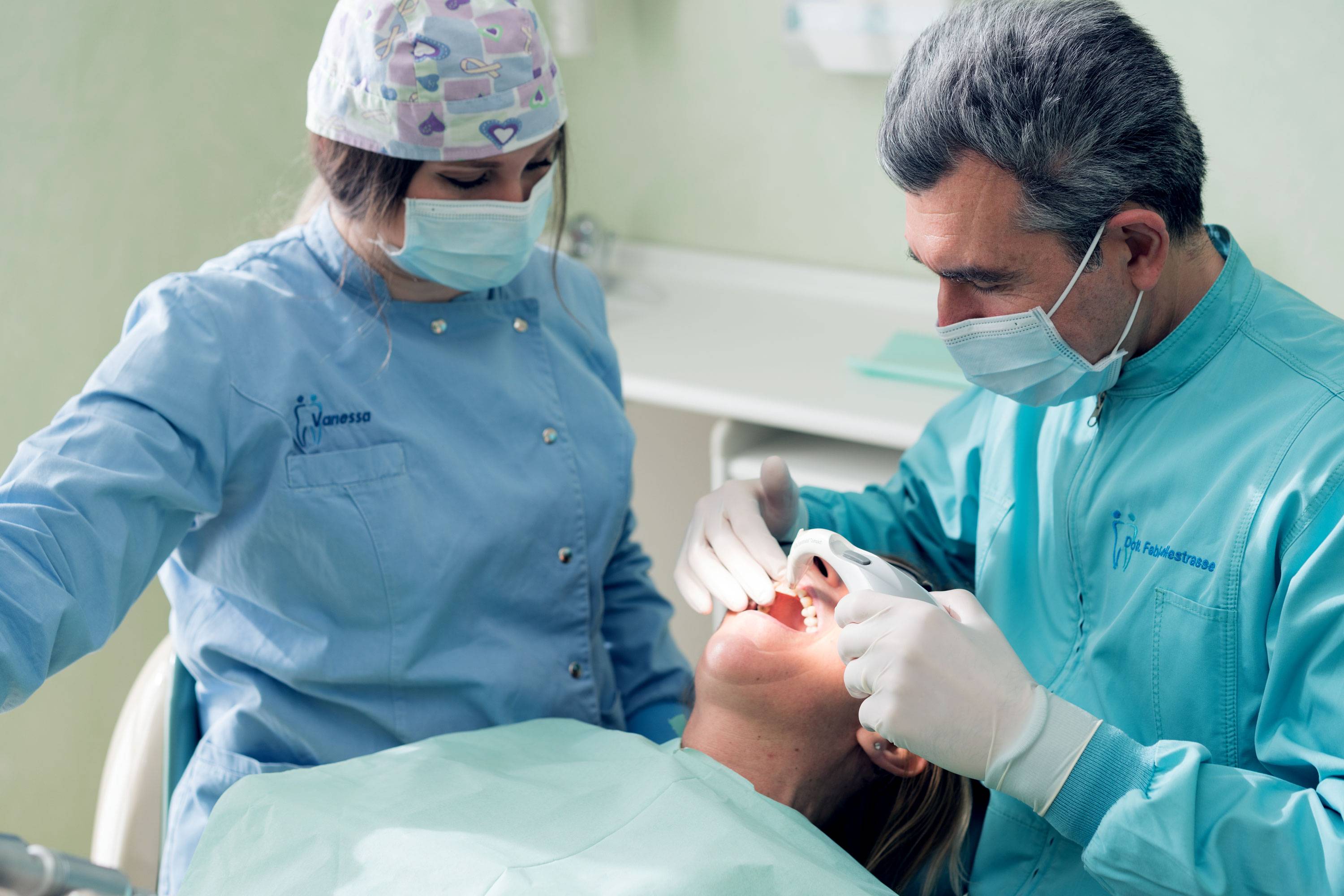 studio-dentistico-ballestrasse-besana-brianza-spettrofotometro-1