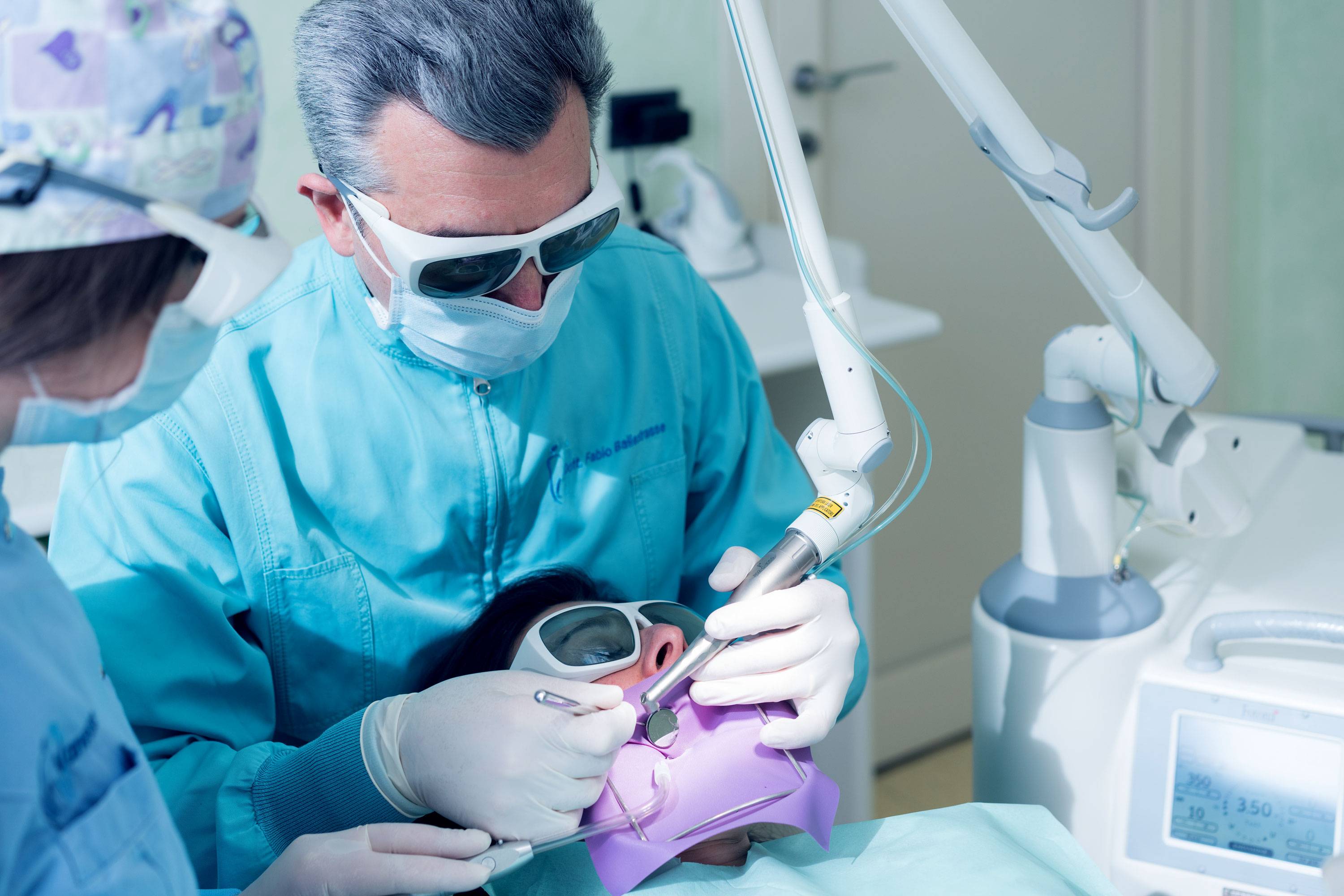 studio-dentistico-ballestrasse-besana-brianza-laser-2